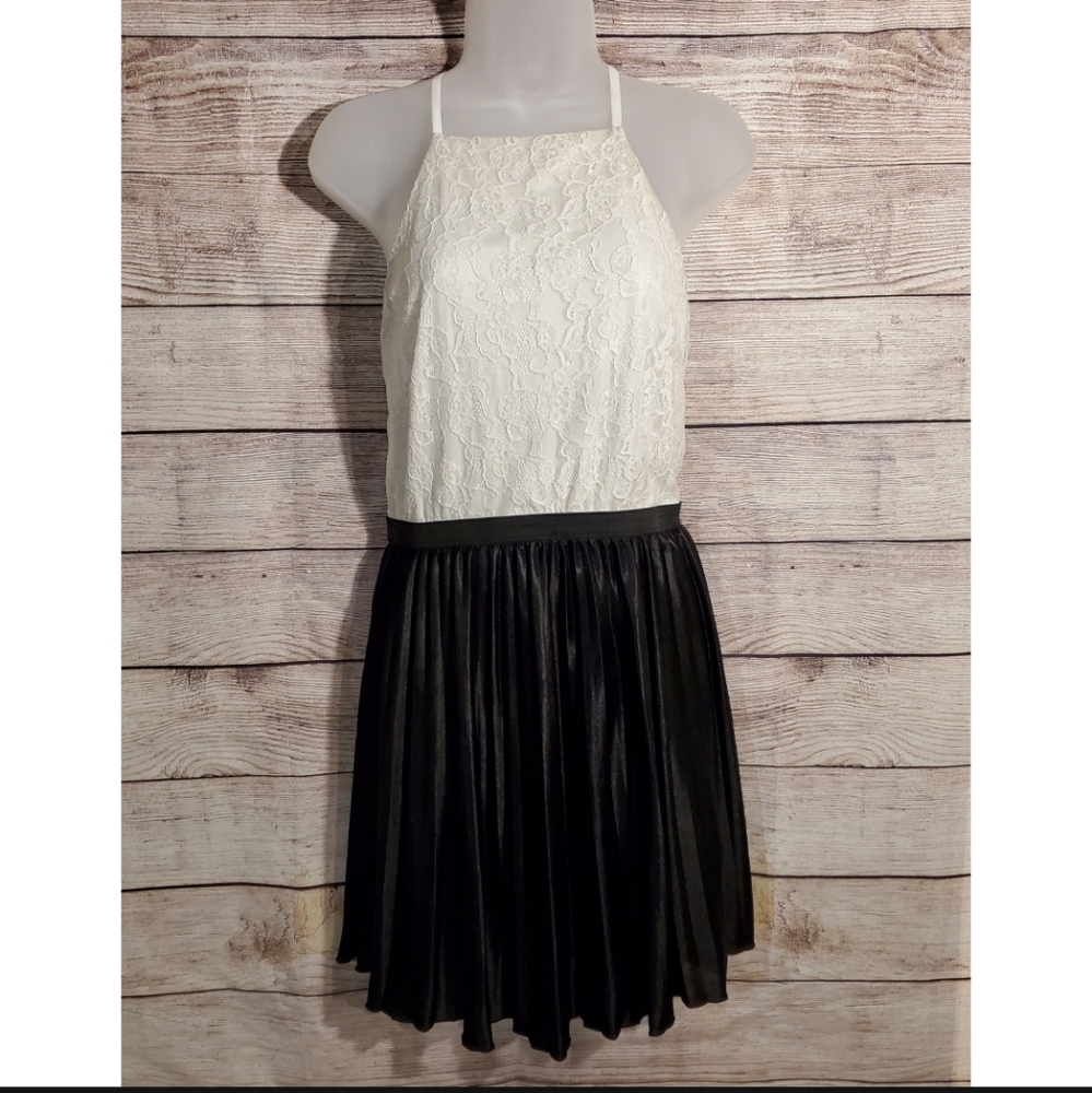 Speechless White and black lace formal dress